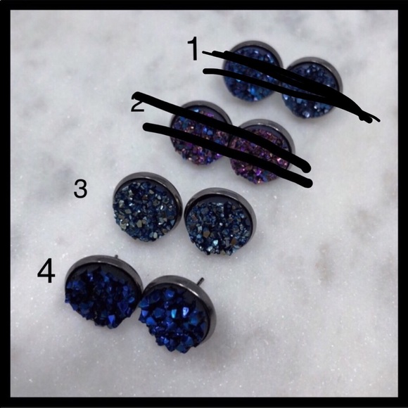 ๐H/P 5/18๐DRUZY EARRINGS ON A GUNMETAL SETTING๐ - Picture 3 of 5